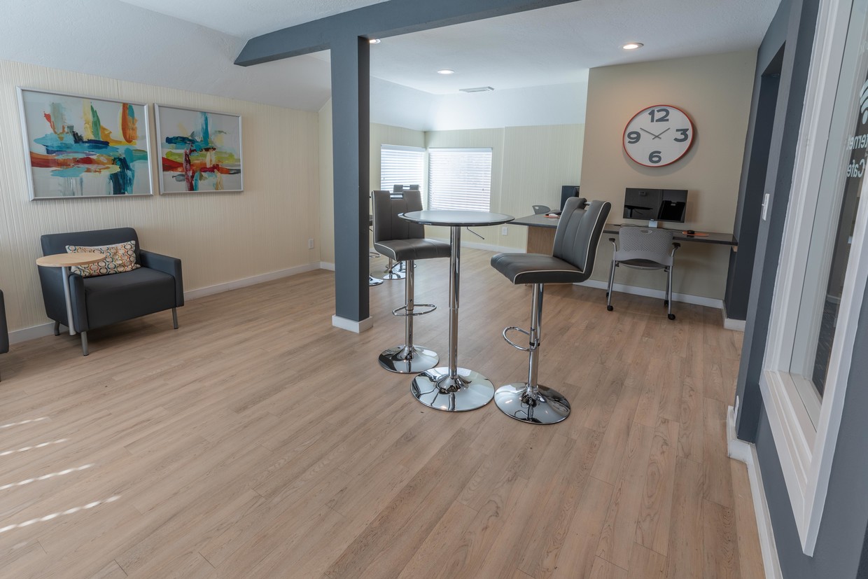 Shadowbrook Apartments Image 13