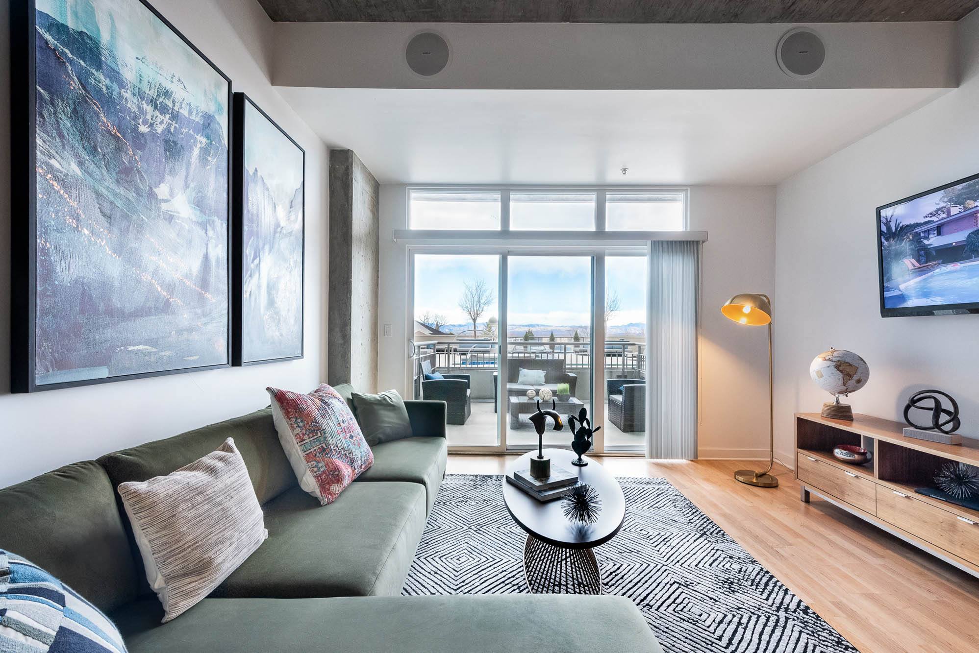 10- to 11-Foot Ceilings