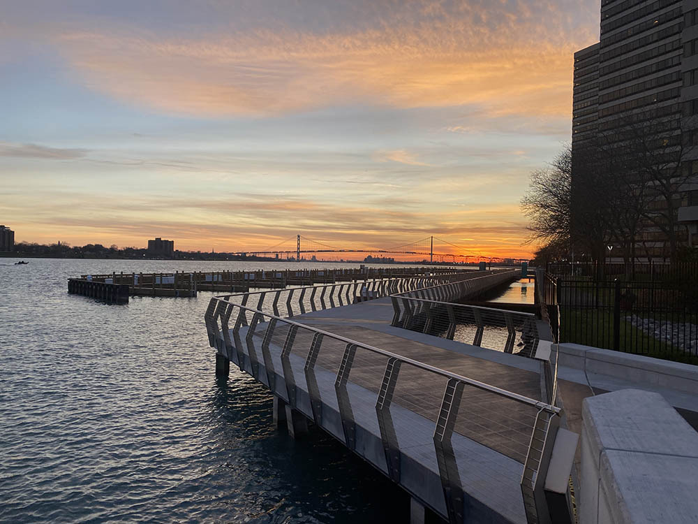 Riverfront Towers Image 6
