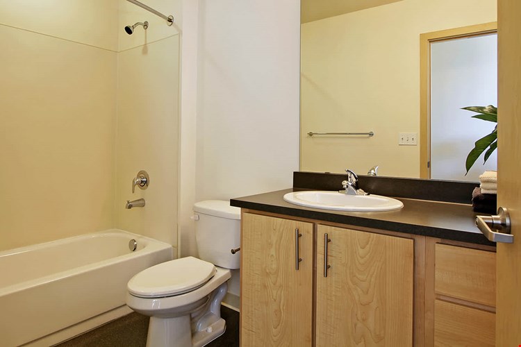 Chloe on Union Image 25