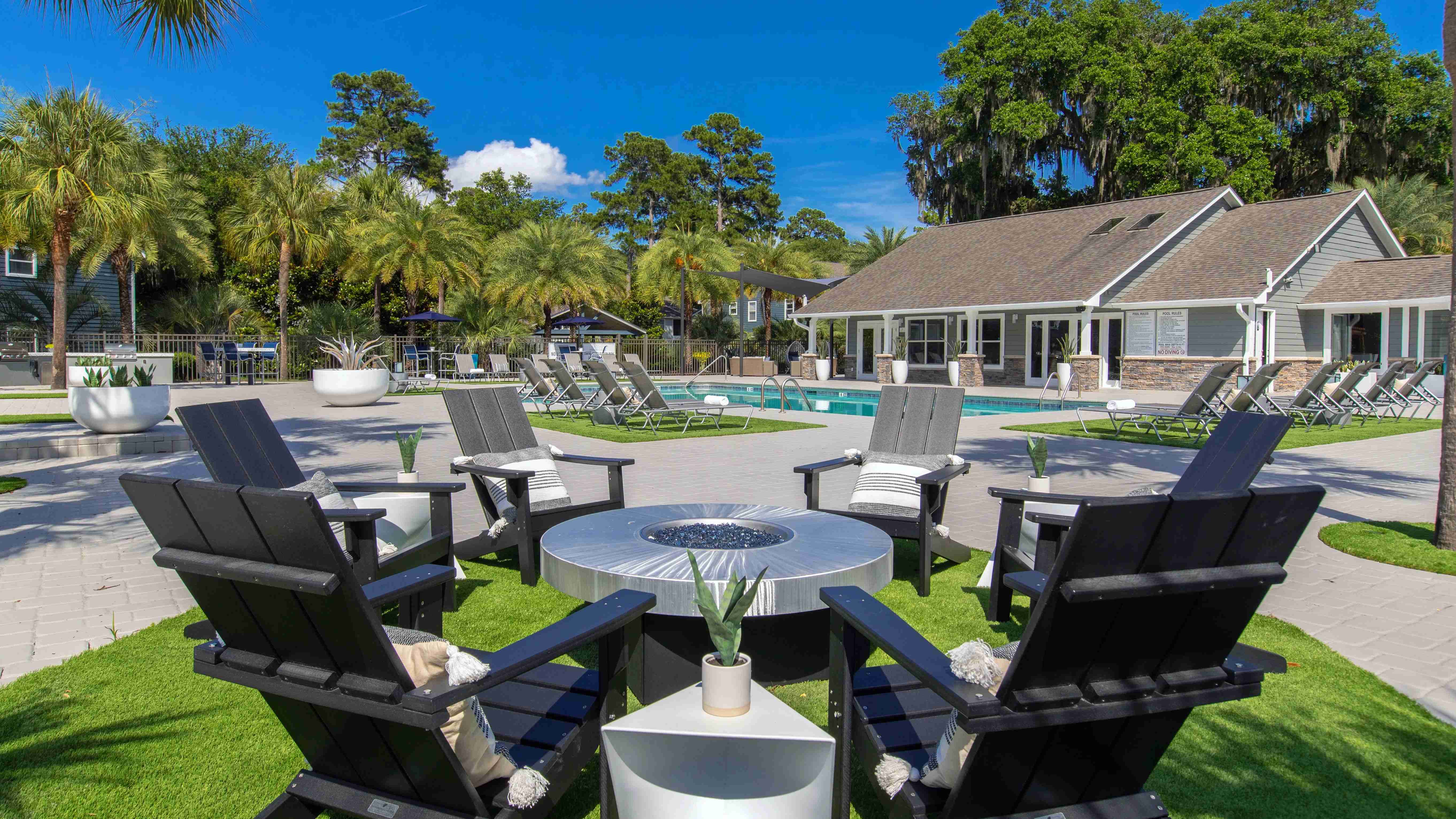 Unwind in style on the pool deck at Emerson Isles. Our inviting fire pit creates the perfect setting for evenings filled with warmth and camaraderie.