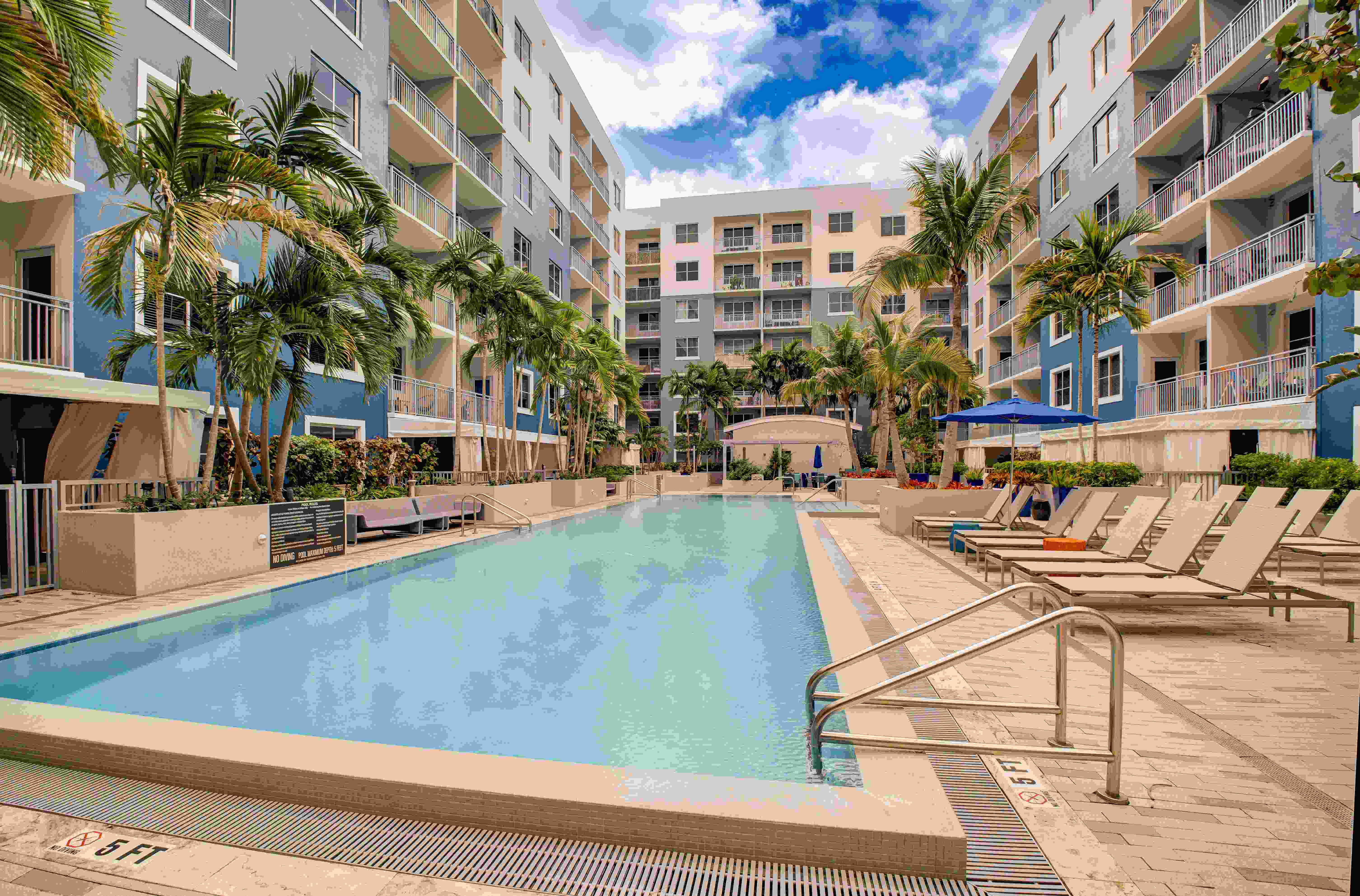 Berkshire Lauderdale By The Sea Image 4