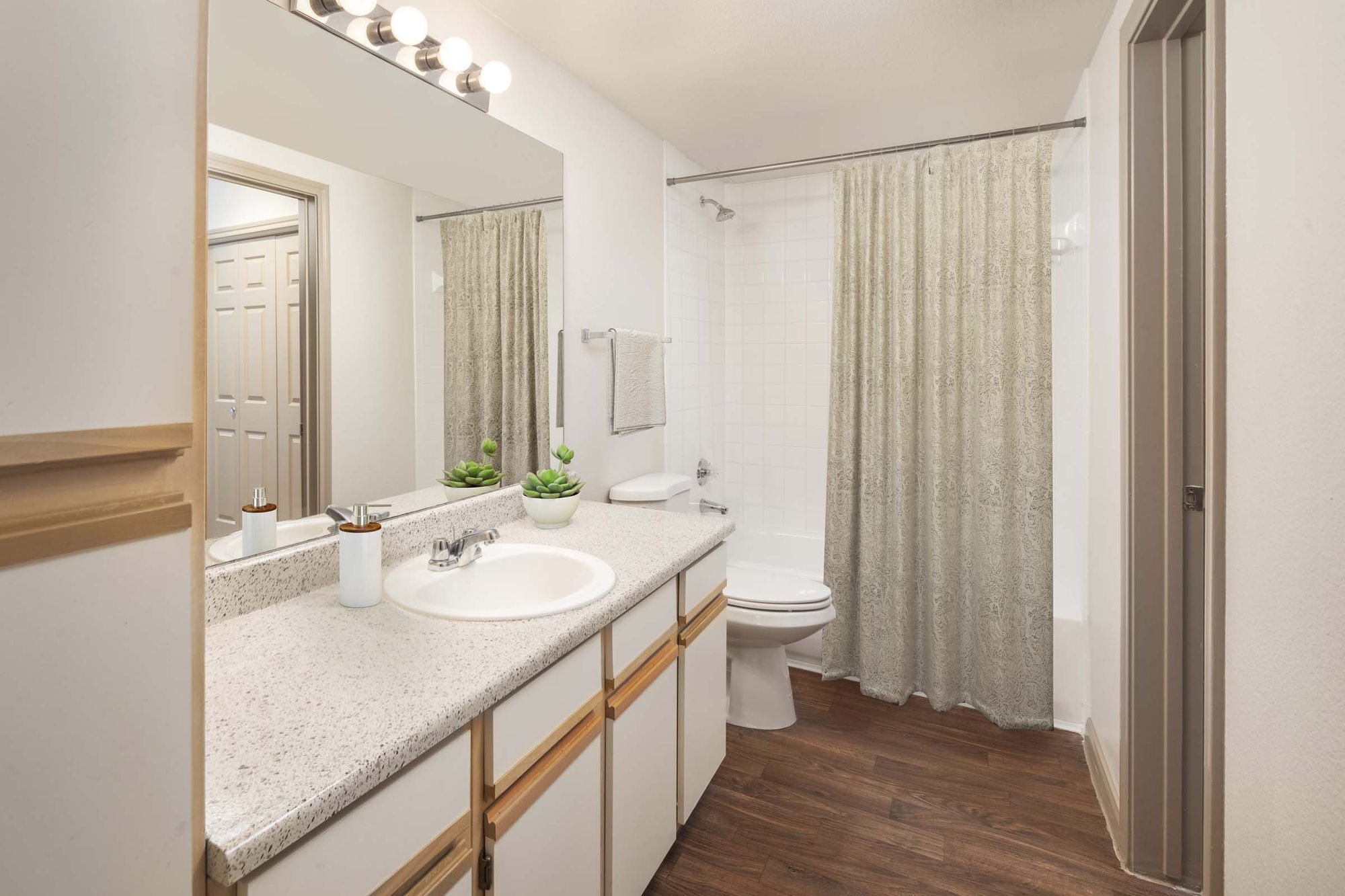 Camden Sugar Grove Image 7