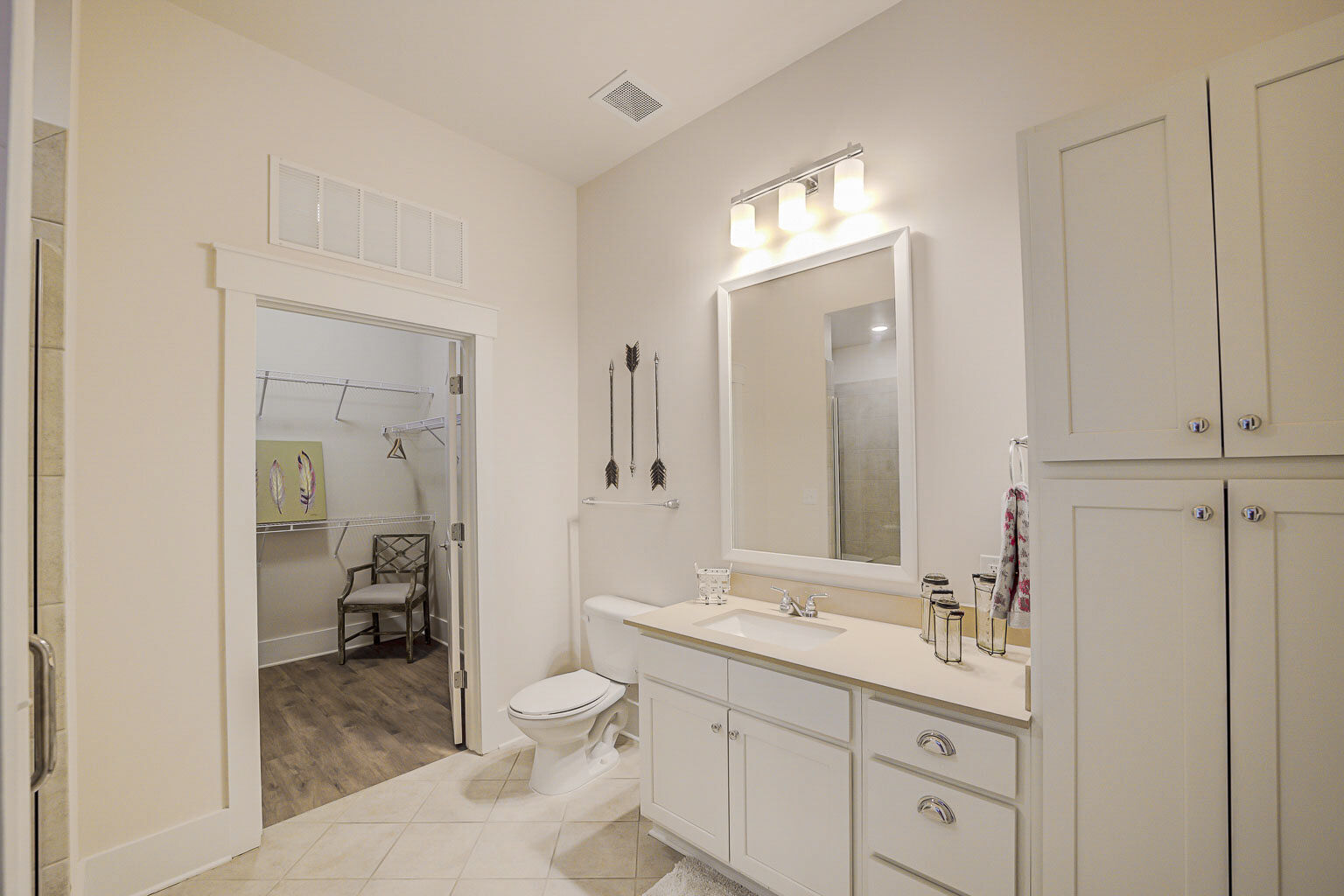 Holly Crest Image 28