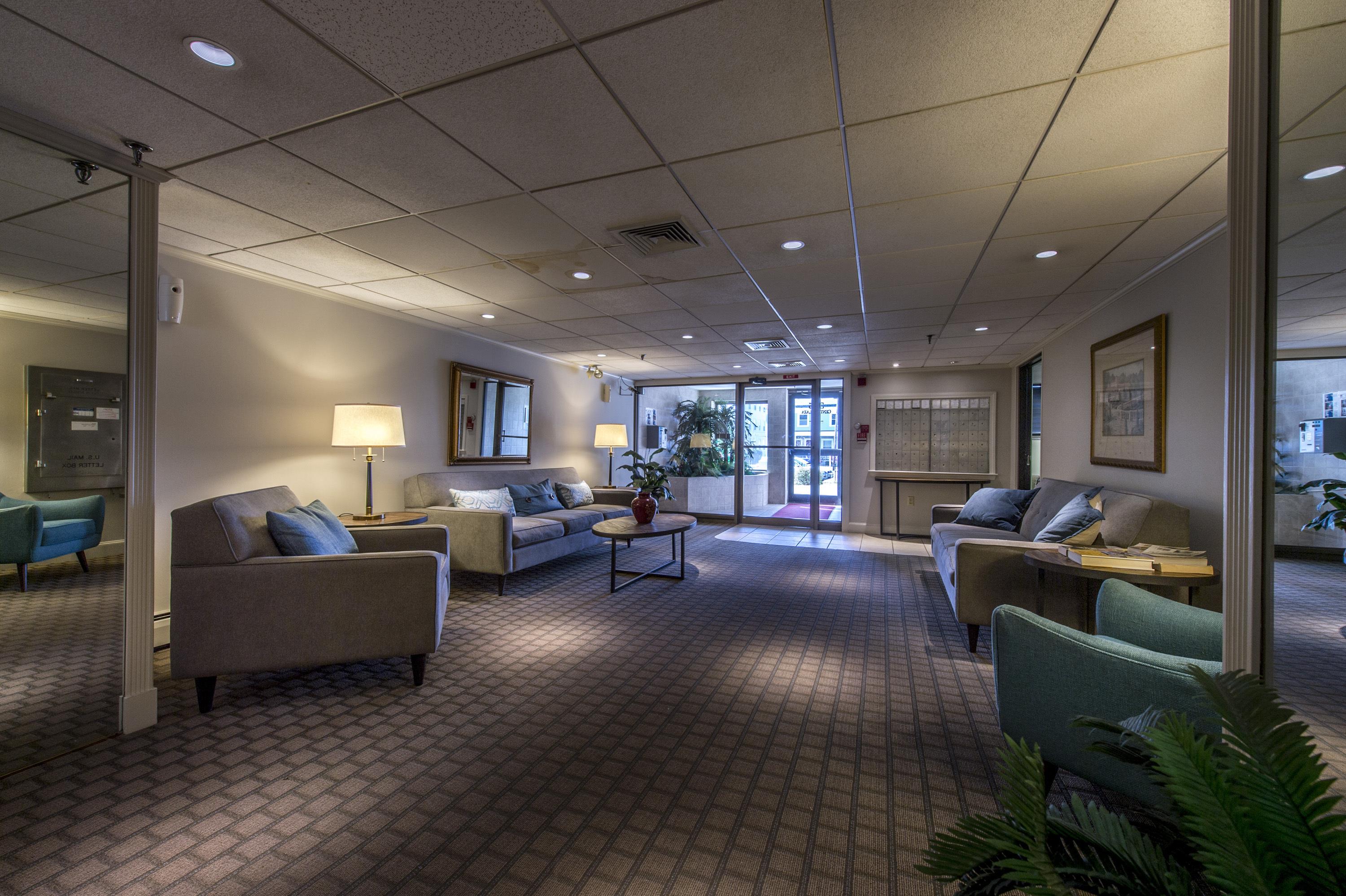 Mass Ave, 385 Image 8