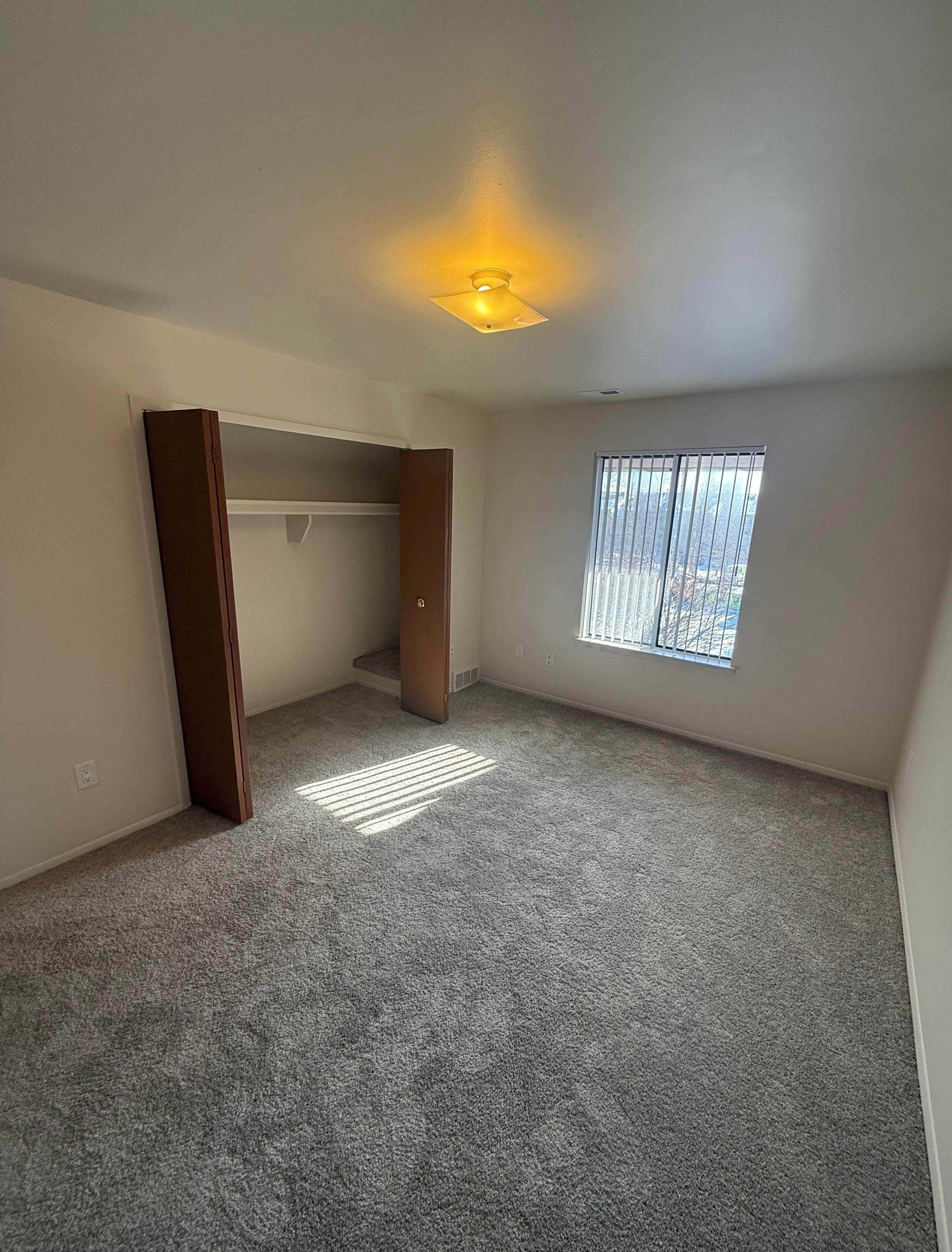 Lakeside Village Apartments Image 56