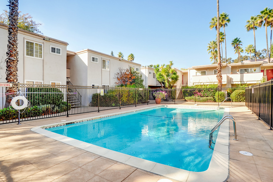 Lakeshore Apartments Image 1