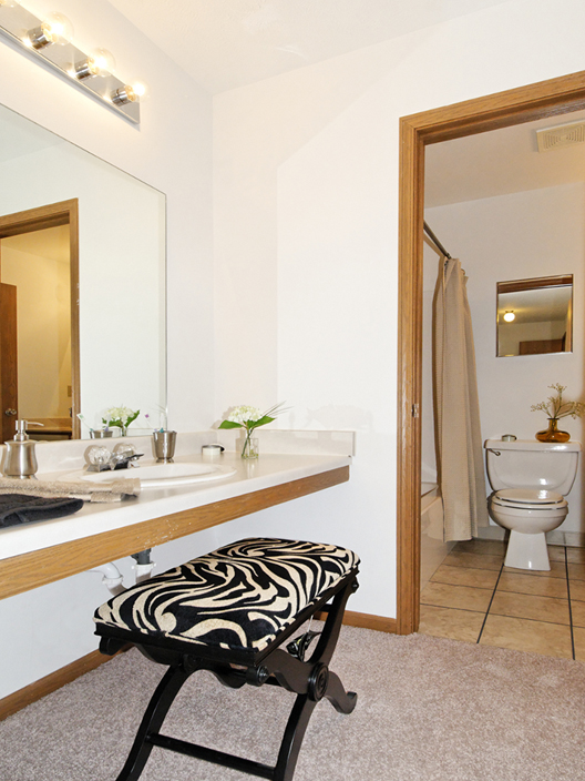 Big Creek Apartments and Townhomes Image 15