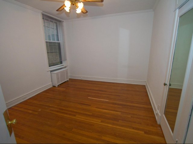 5507-5509 S Hyde Park Boulevard Image 5