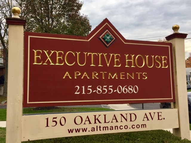 Executive House Apartments Image 2