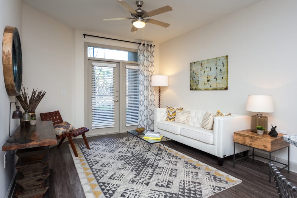 One Metrocenter Image 13