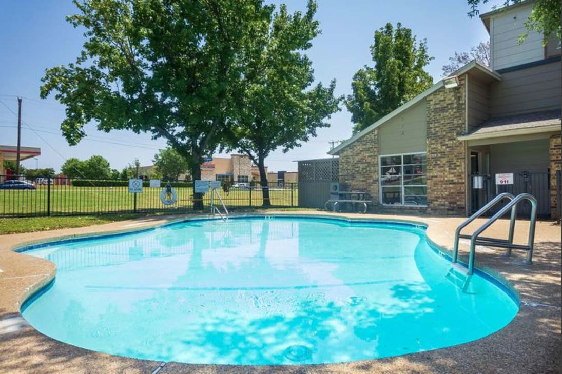 Twenty Oaks Apartments Image 1