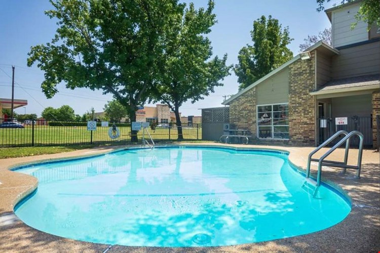 Twenty Oaks Apartments Image 1