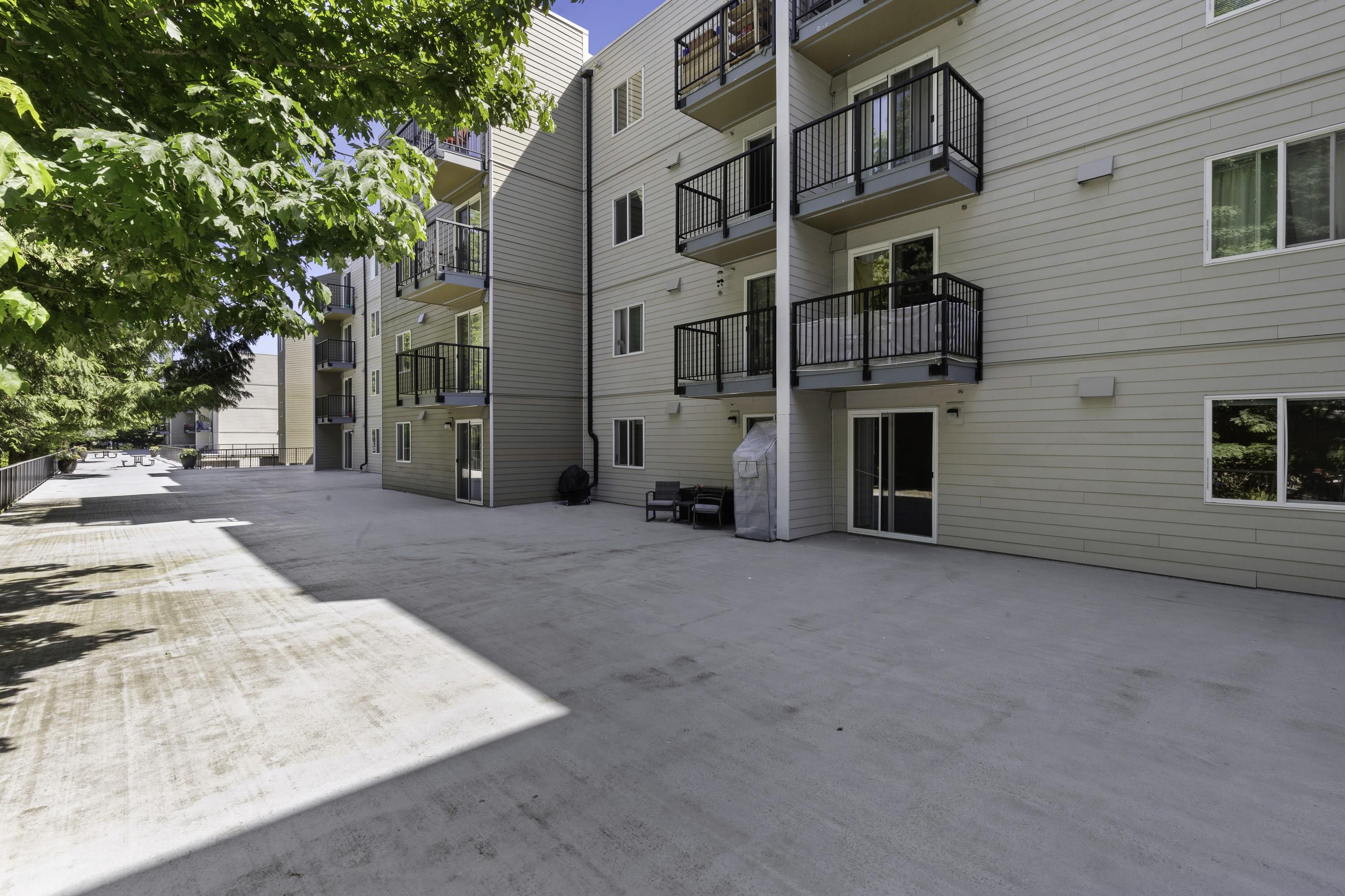 West Mall Place Apartment Homes Image 12