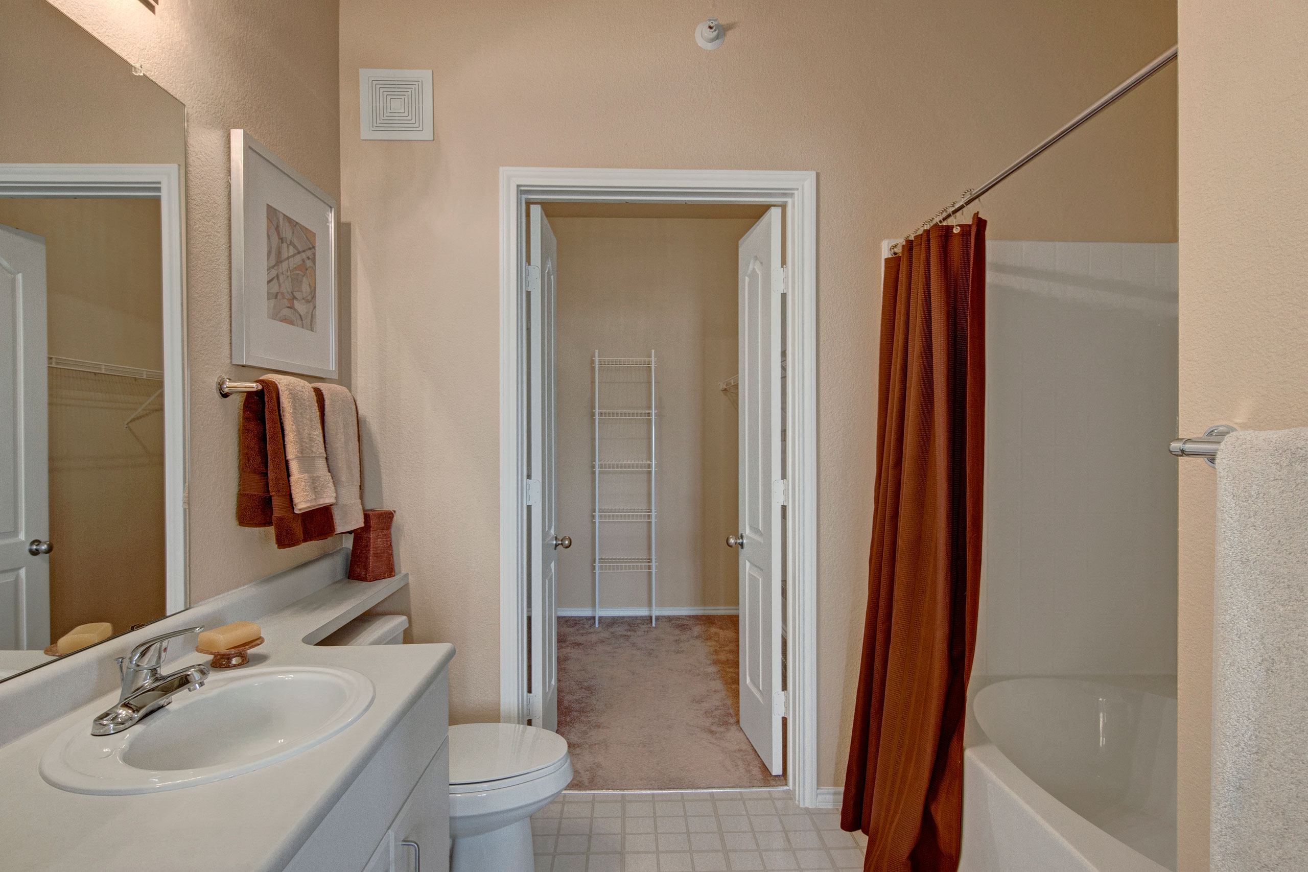 Stoneleigh Bathroom with Walk in Closet