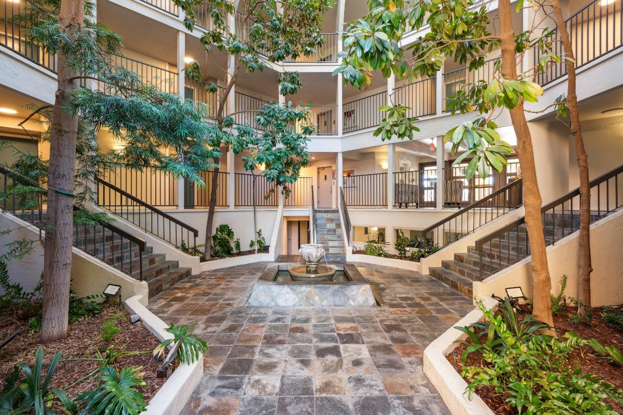 Atrium Downtown Image 29