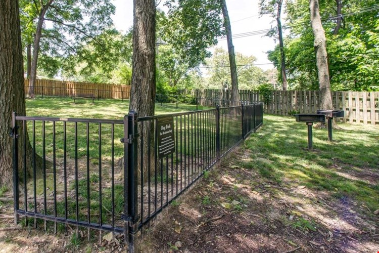 Bonhomme Village Image 11