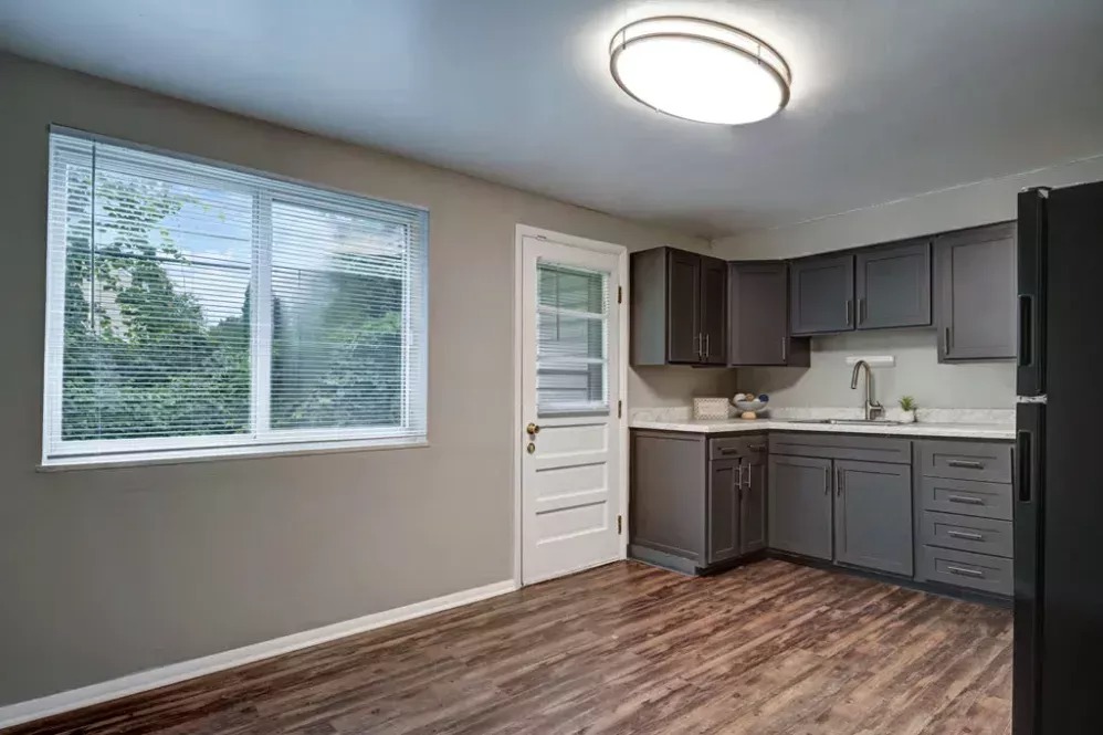 Janet Circle Image 5