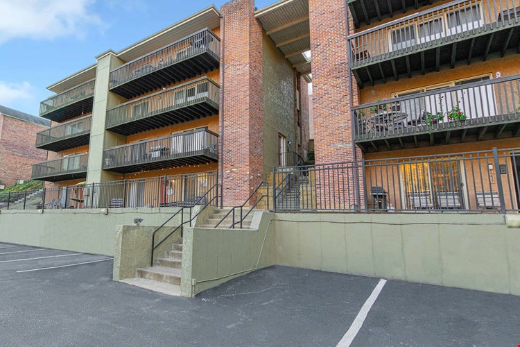 Kirkwood Bluffs Image 9