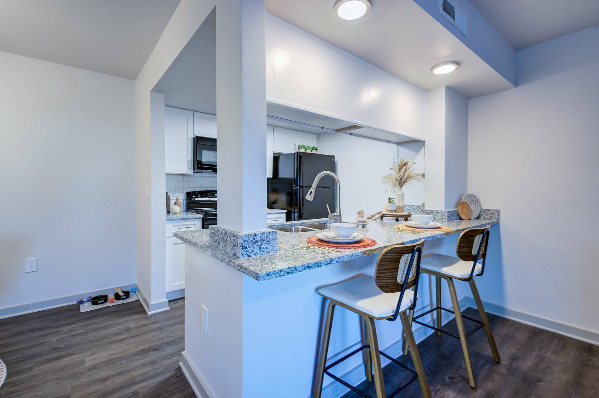 L'Estancia Apartment Homes Image 2