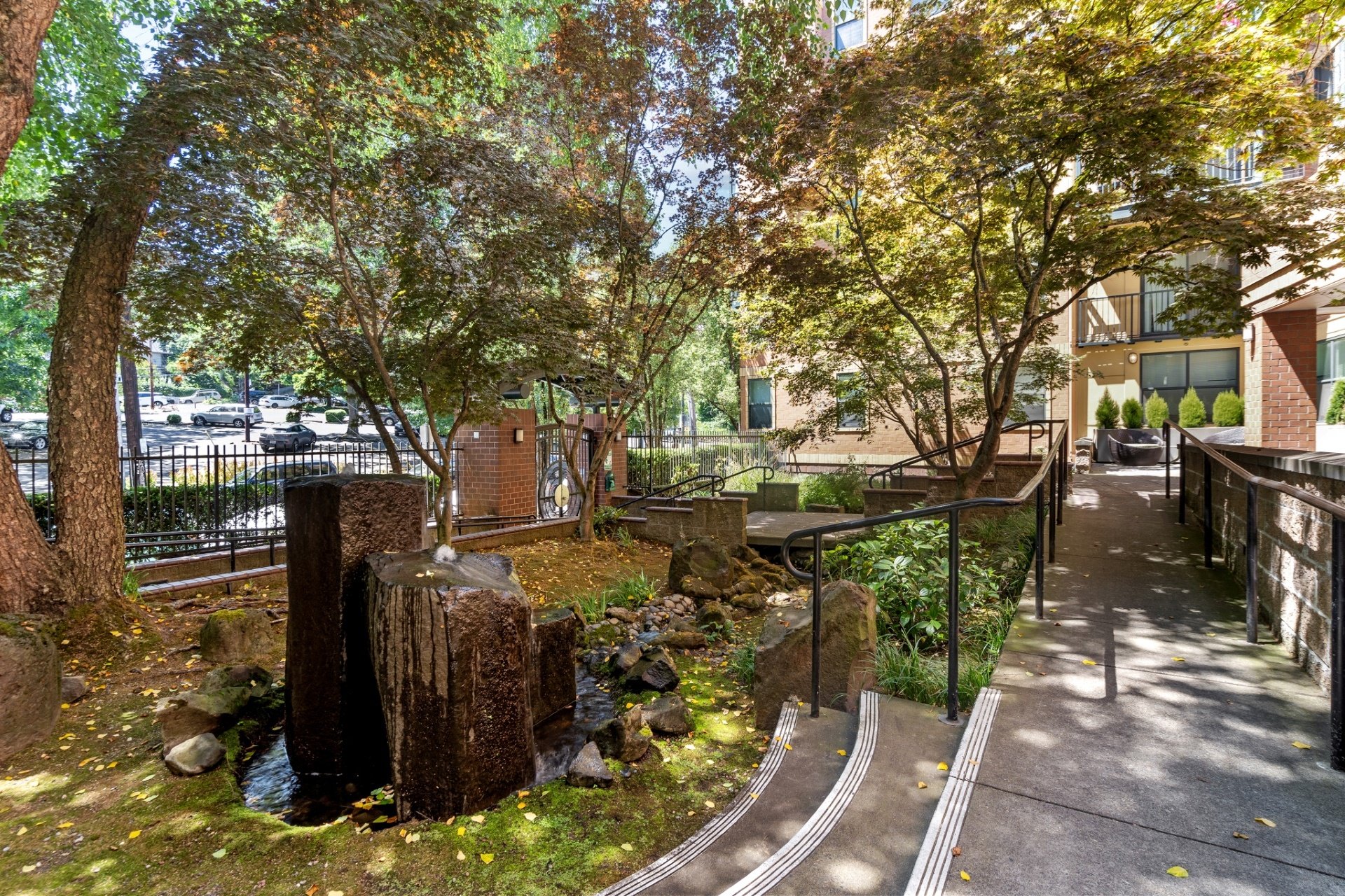 Collins Circle Image 35