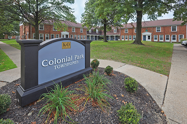 Colonial Park Townhomes Image 1