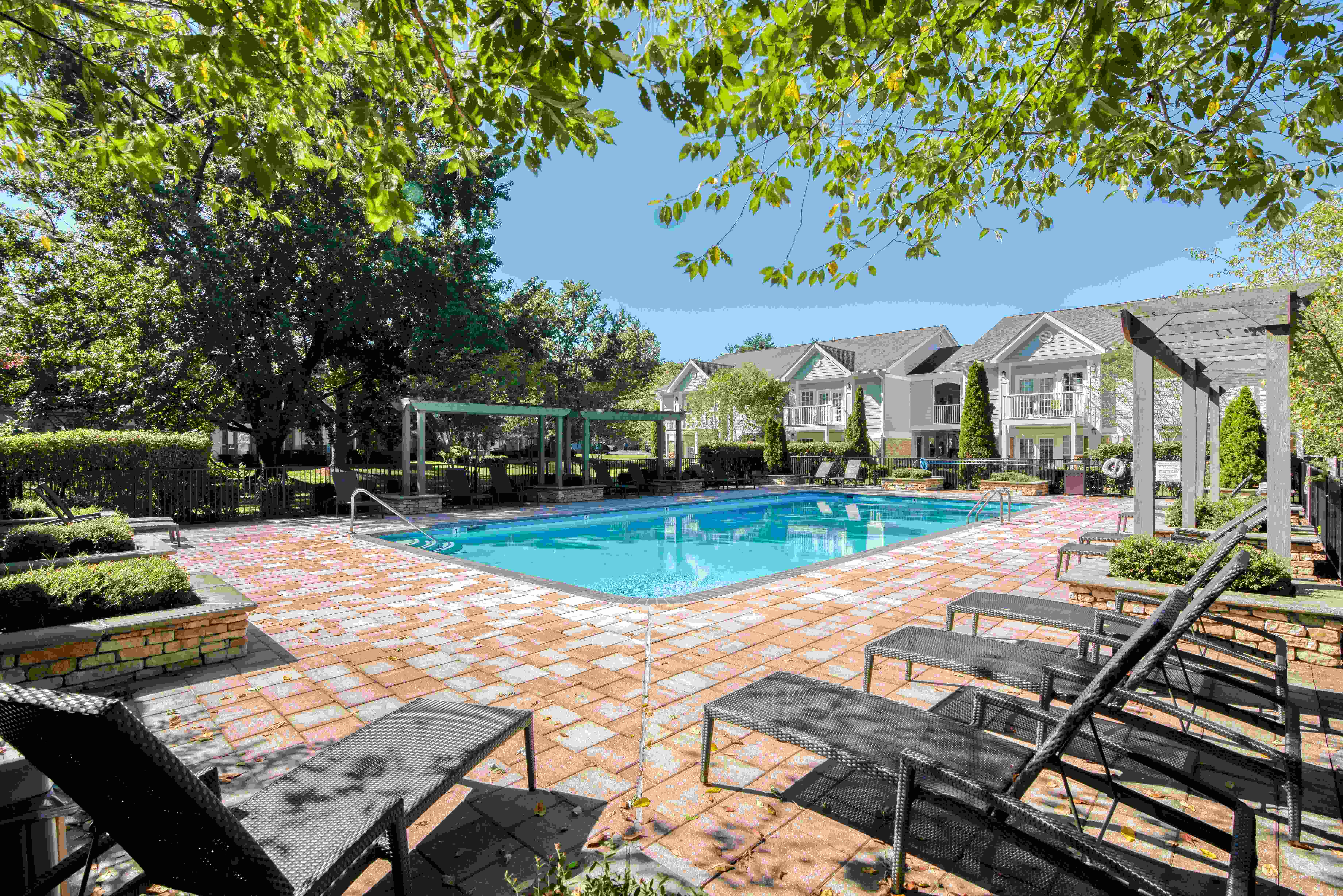 865 Bellevue Apartments Image 2