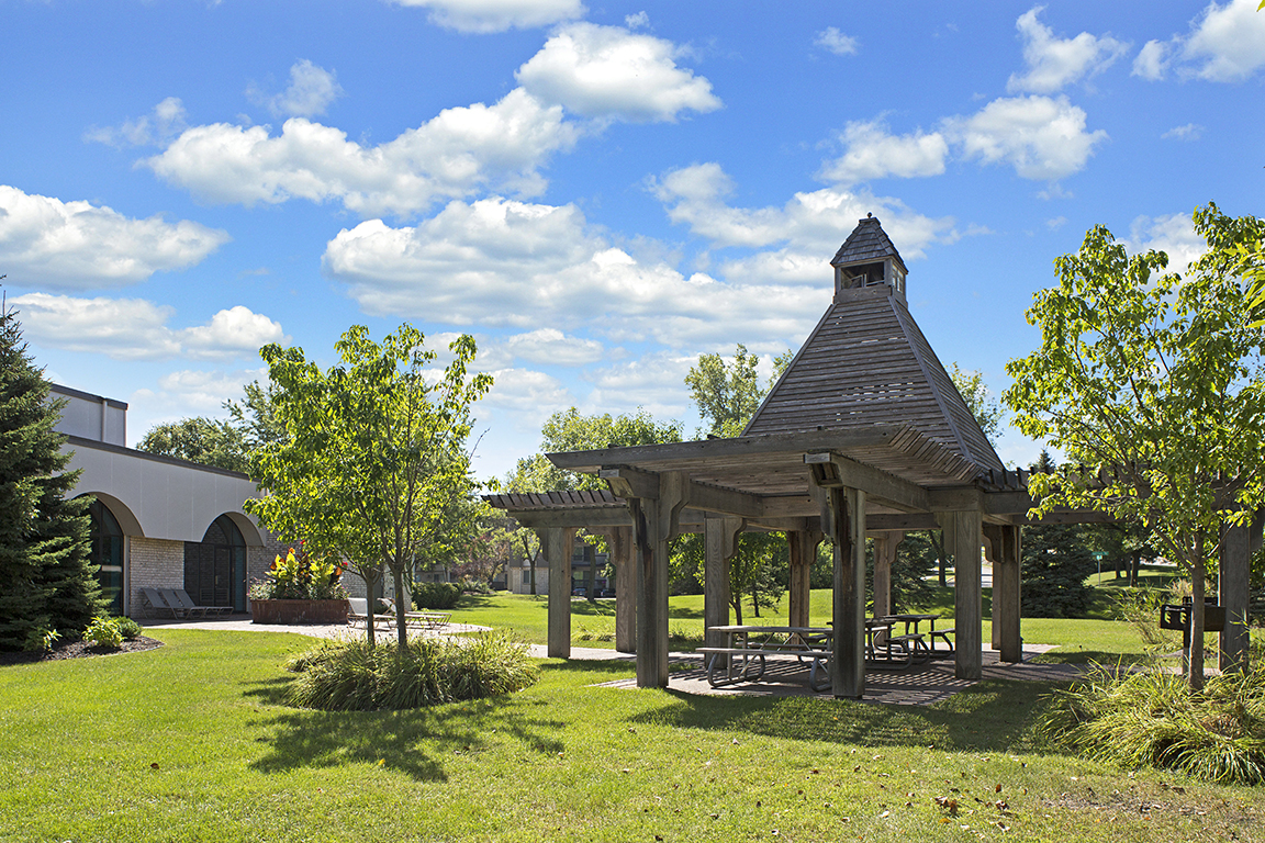 Pebblebrook Flats & Court Image 1
