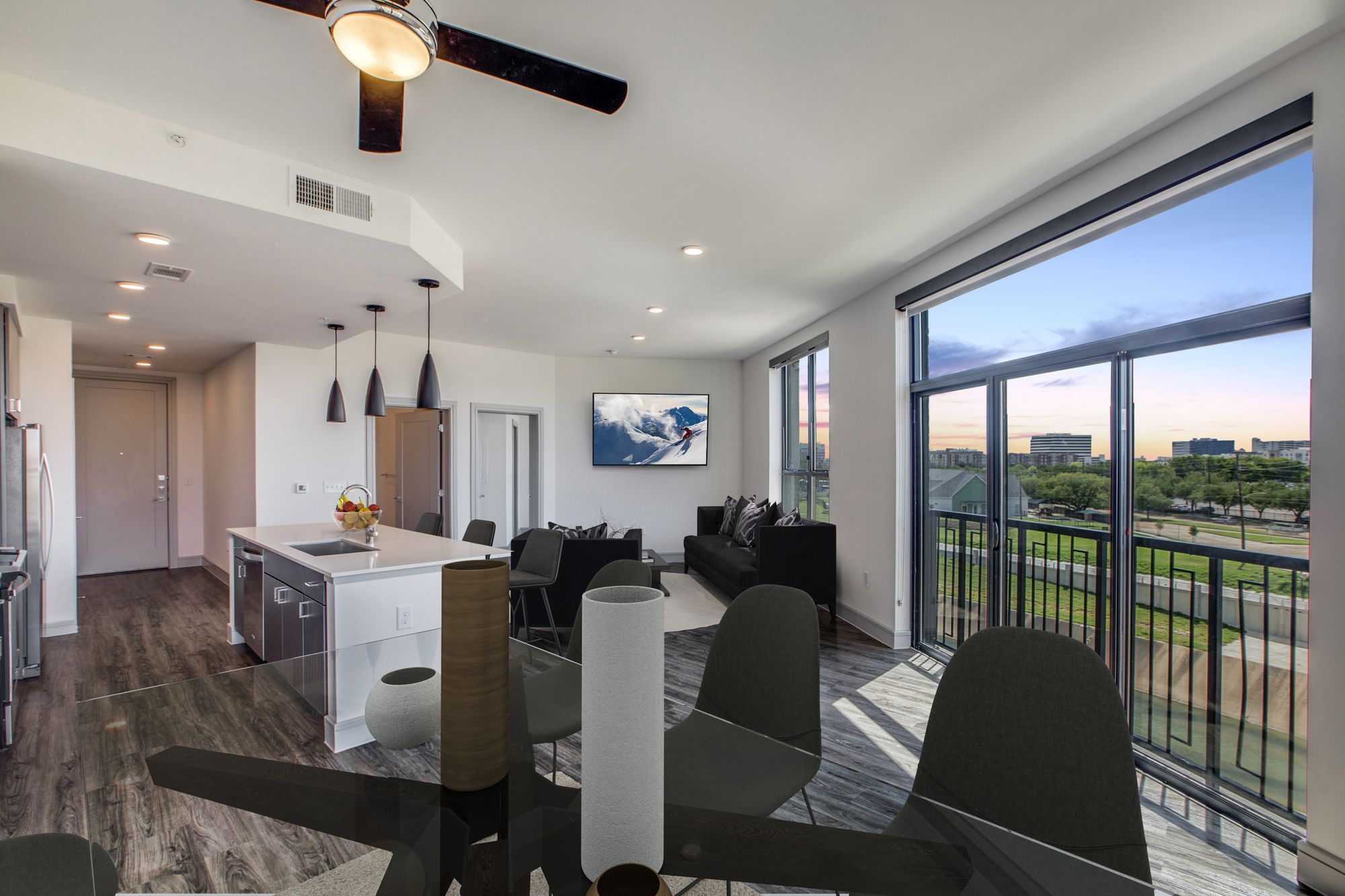 South Main Building Image 14