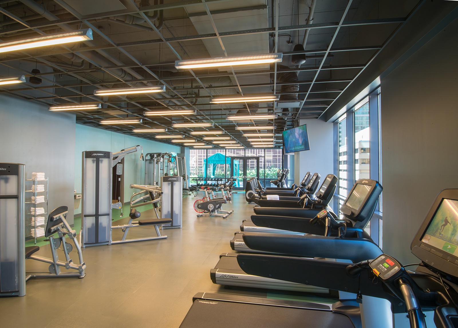 73 East Lake Image 16