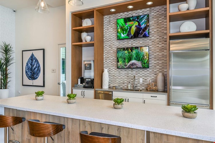 Lenox at Bloomingdale Image 17