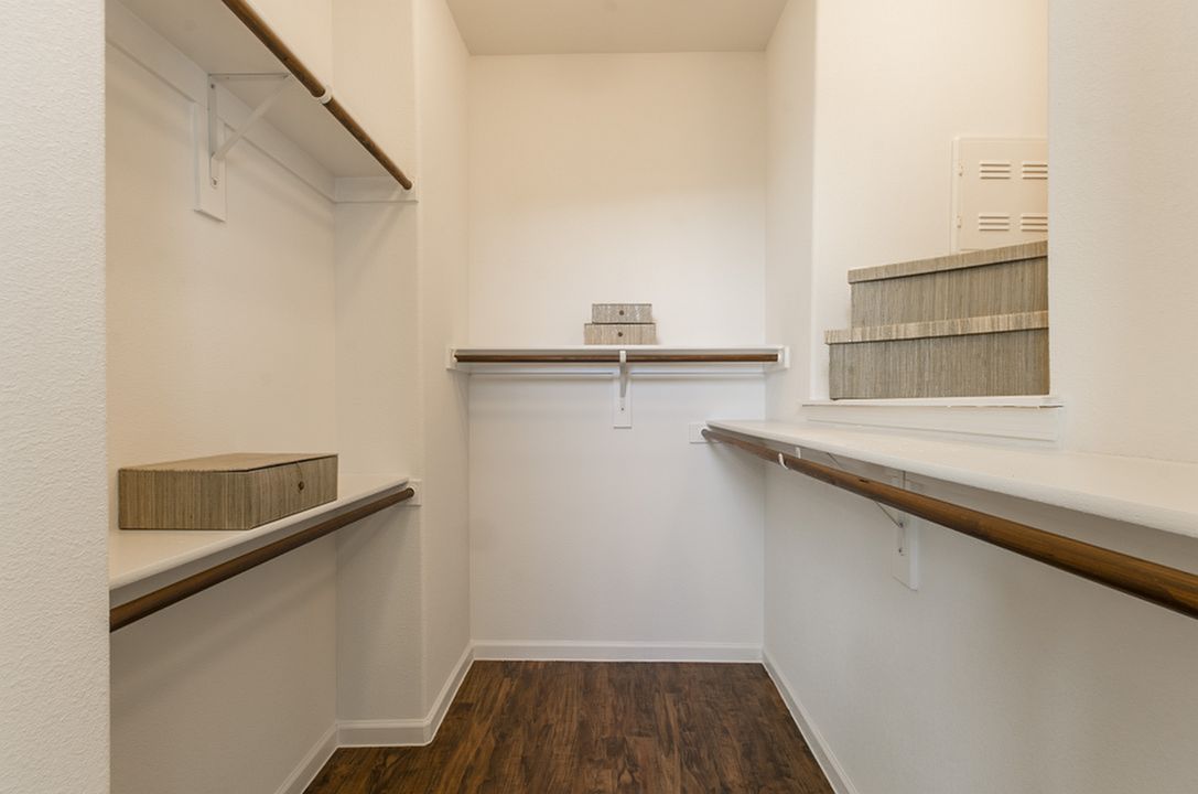 Berkshire Lakeway  Image 23