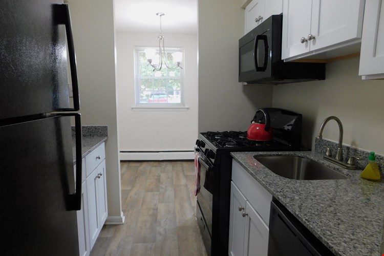 Goshen Manor Apartments Image 27