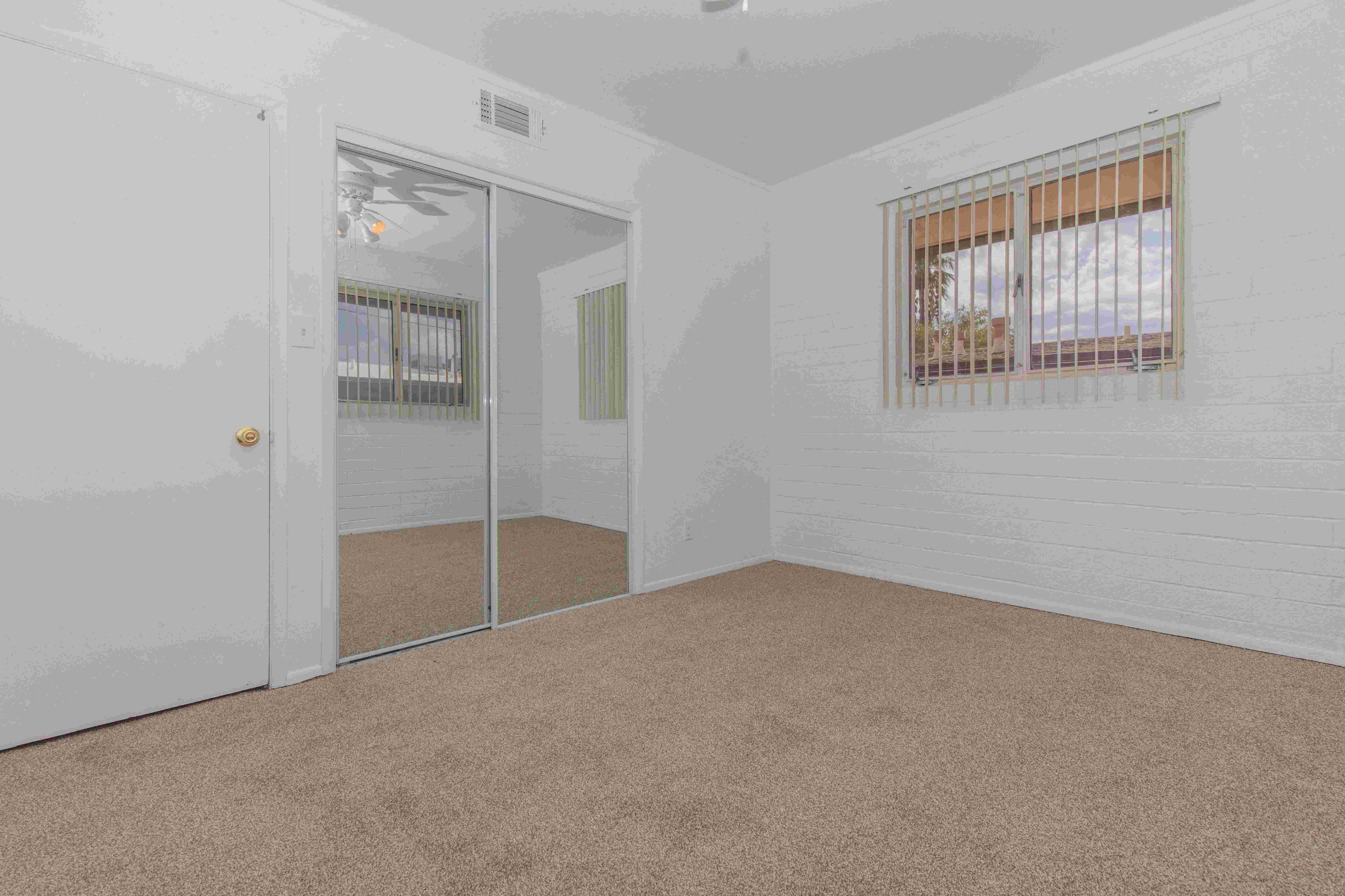 Country Club Apartments Image 13