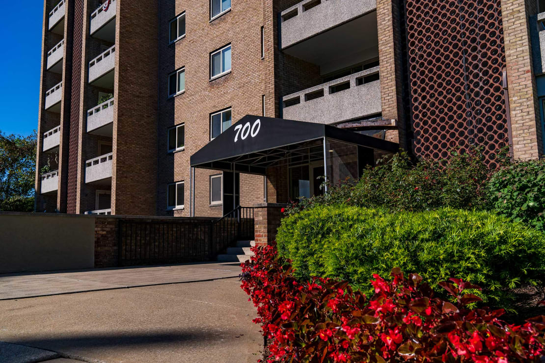 Laurel Village Apartments Image 2