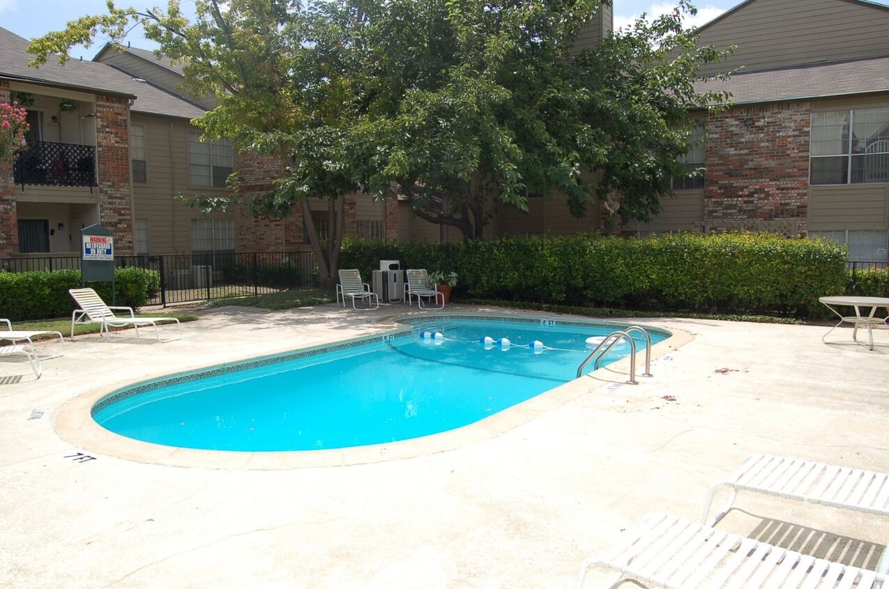 Hunters Court Image 1