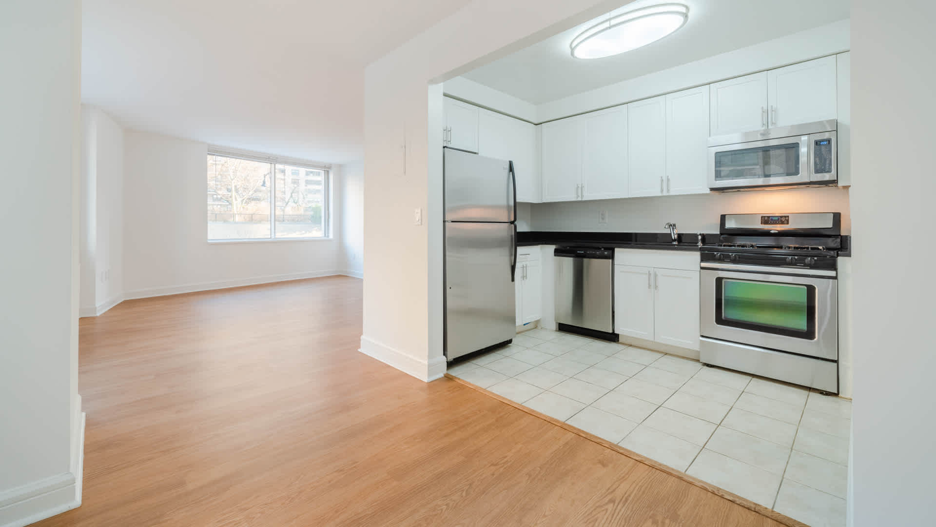 160 Riverside Boulevard Image 5