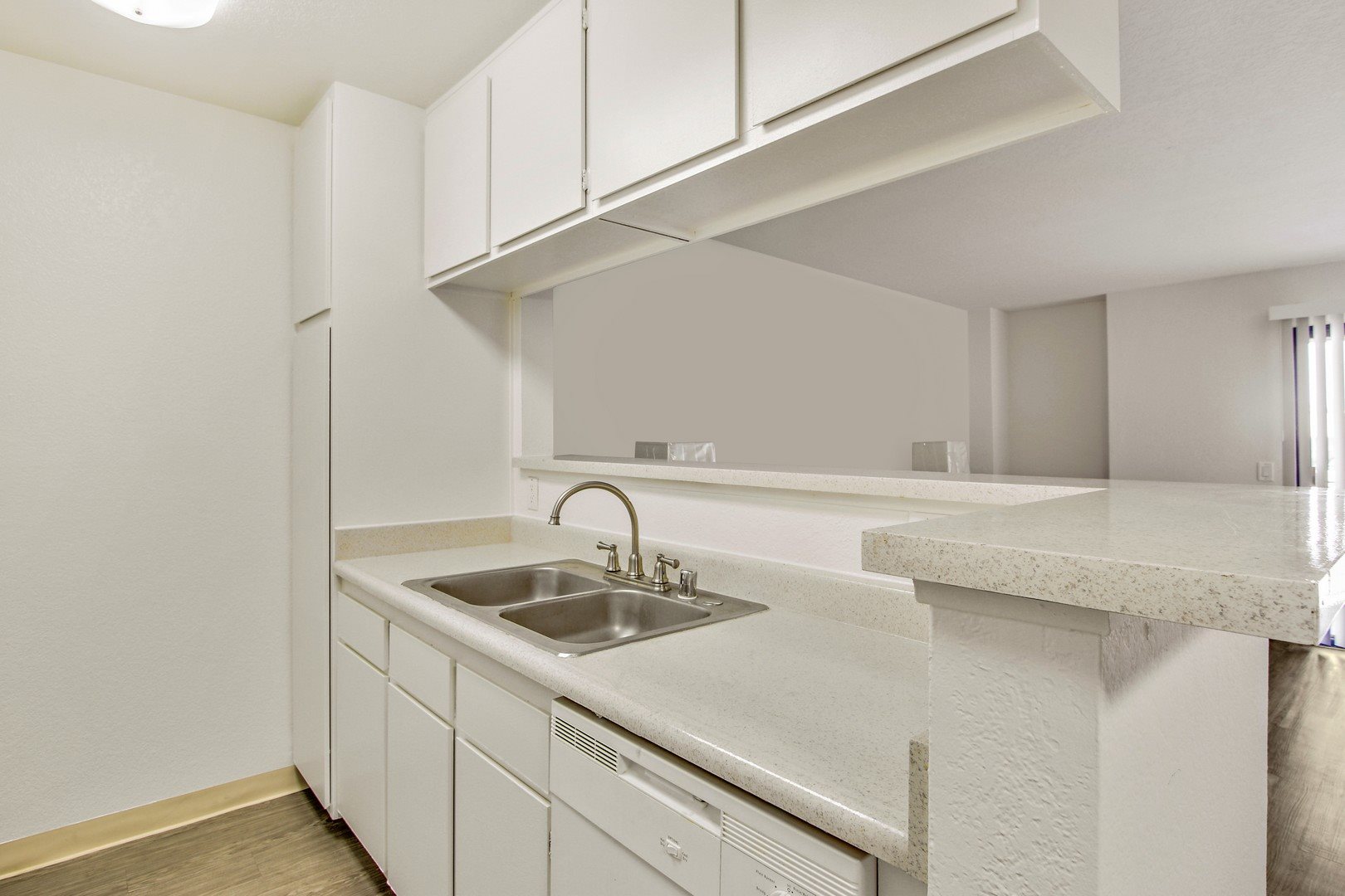 Zelzah Court Apartments Image 21