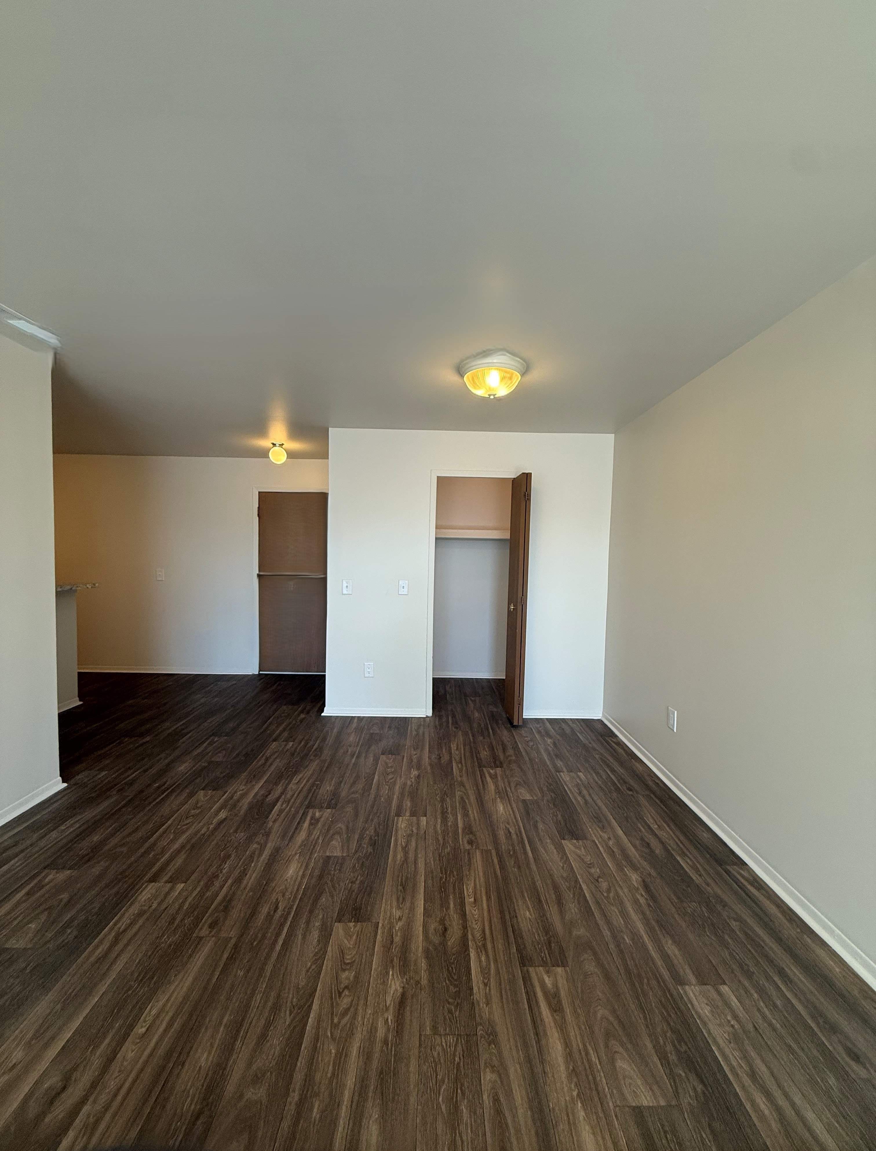 Lakeside Village Apartments Image 71