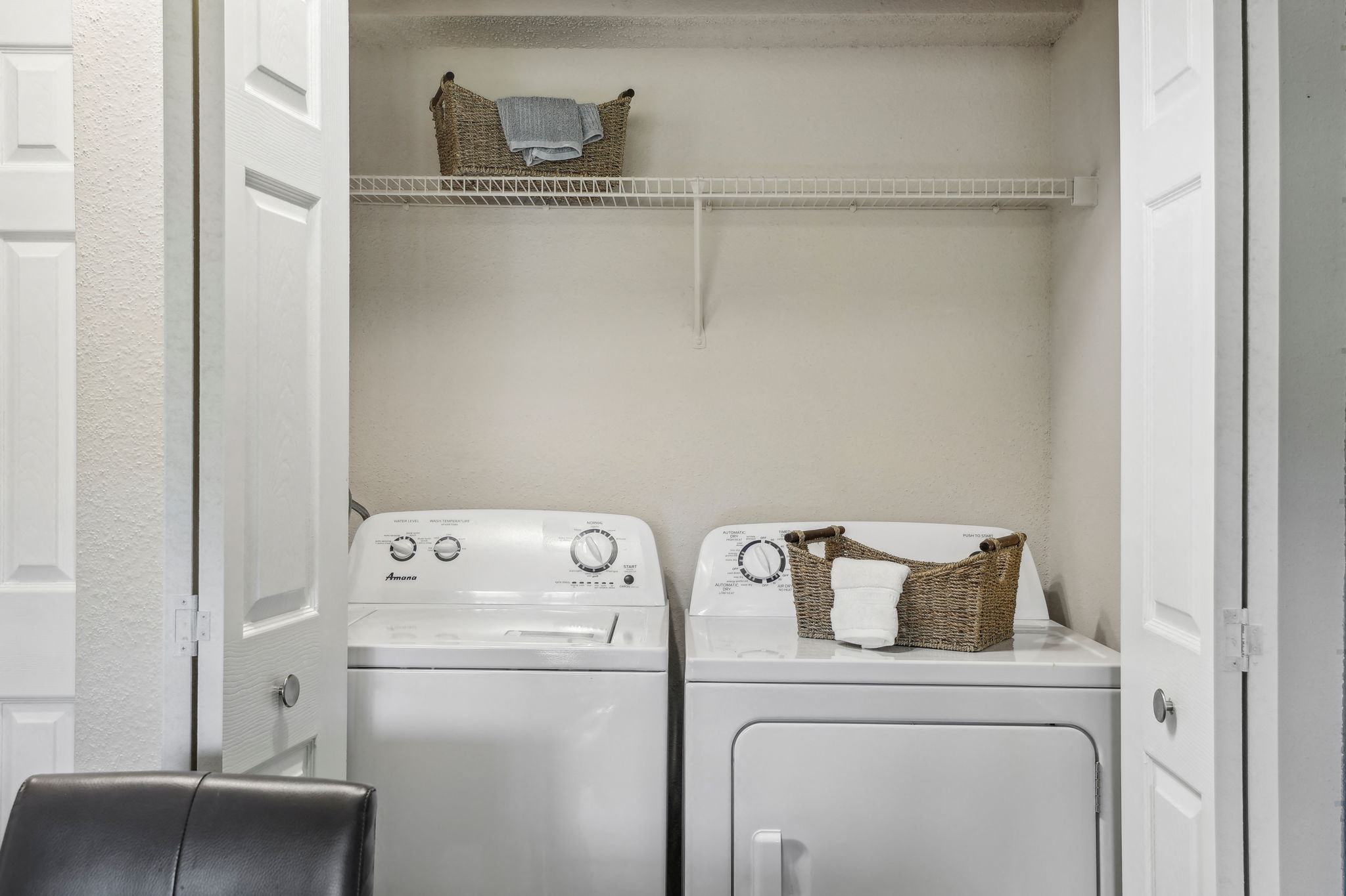 Full Size Washer/Dryer Hookups*