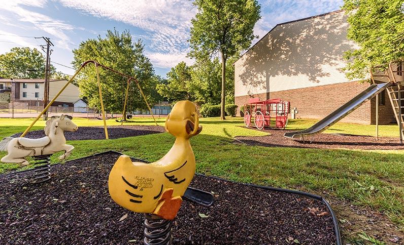 Country Club Apartments Image 4