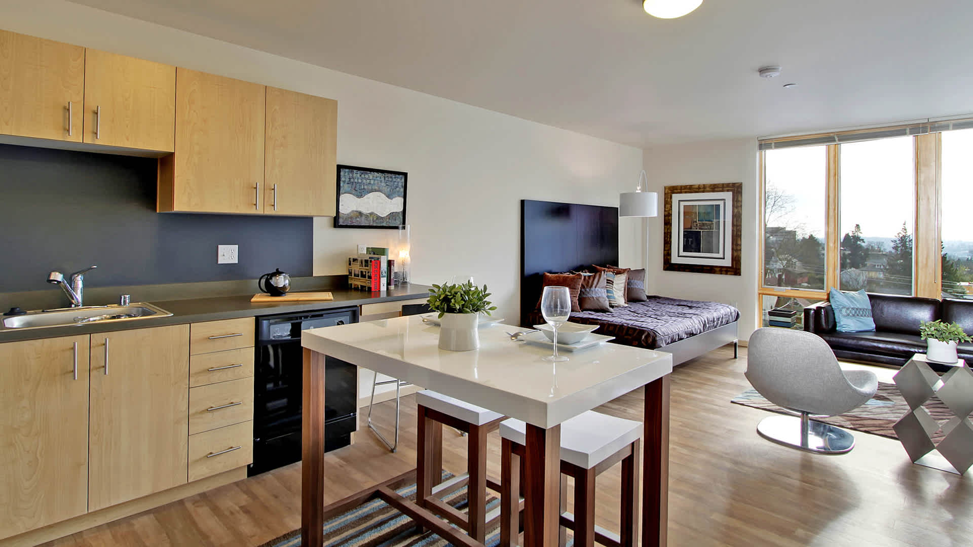 Chloe on Union Image 18