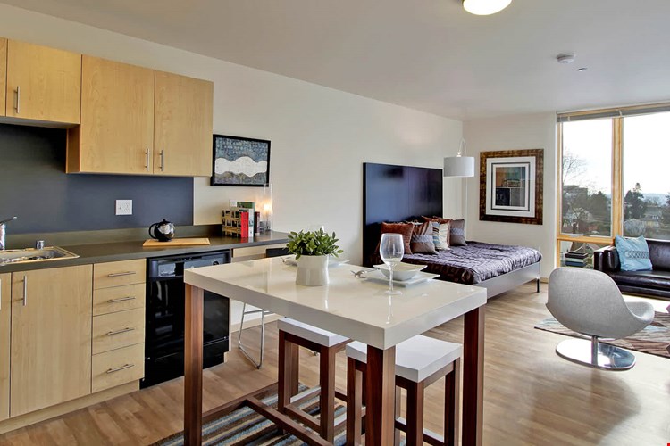 Chloe on Union Image 18