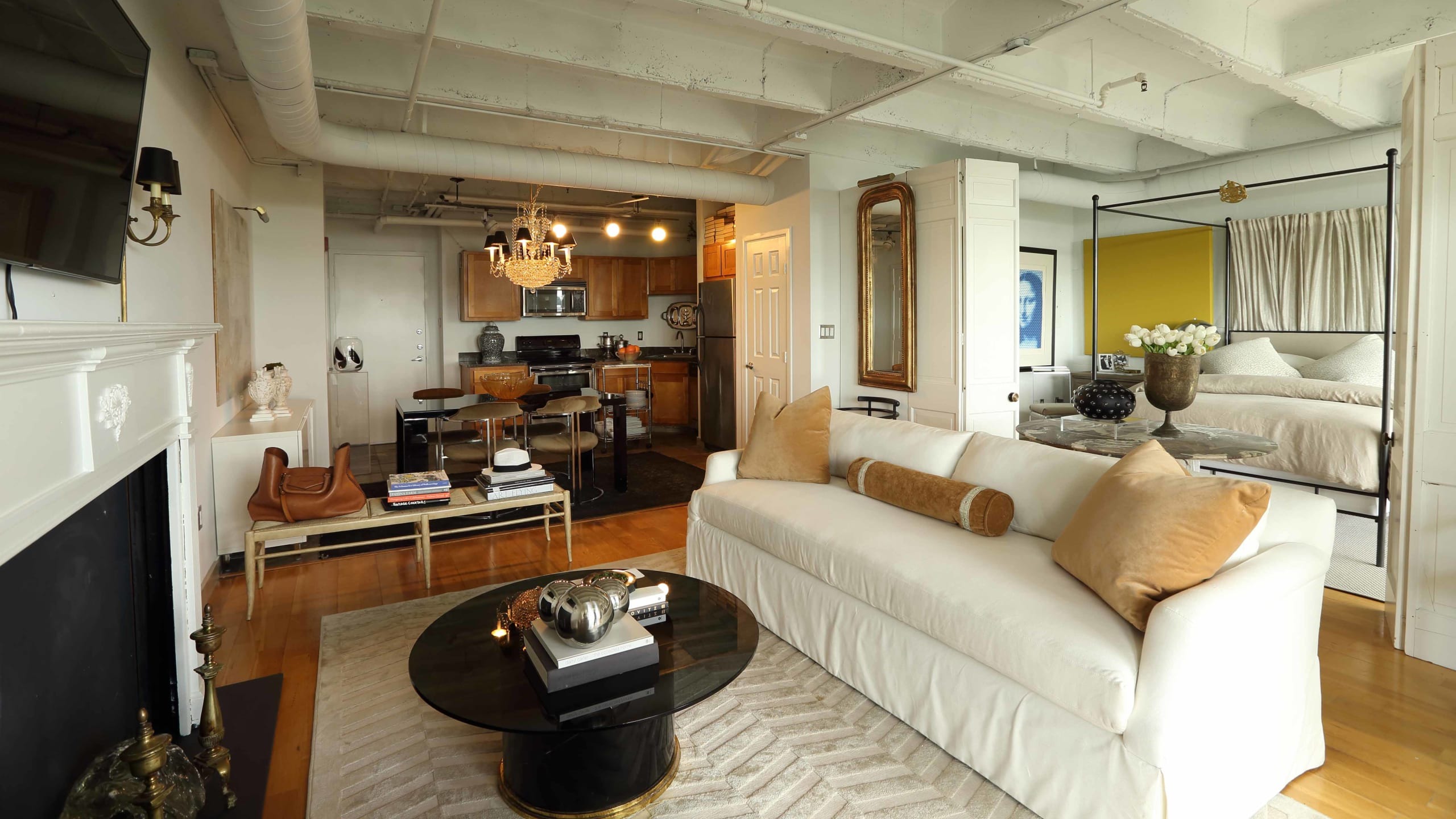 230 West Alabama Image 6