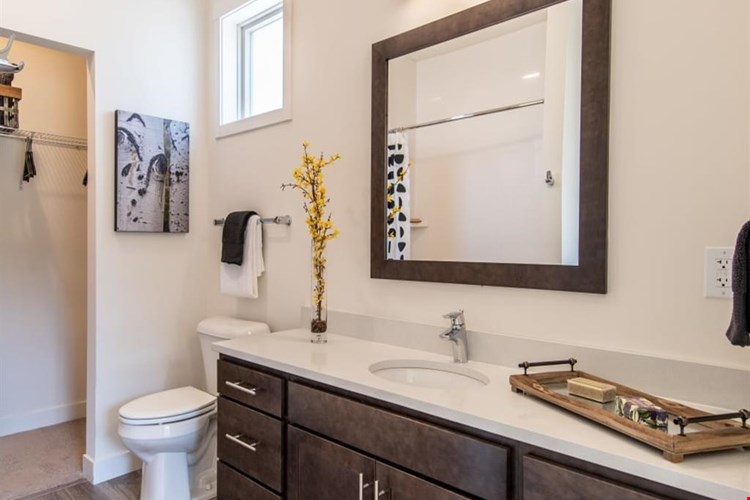 6 West Apartments Image 3