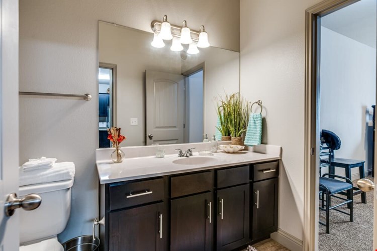 Remi Apartment Homes Image 10