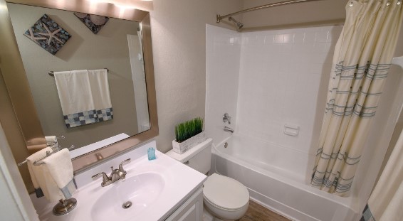 Edge at Lake Lotus Image 9