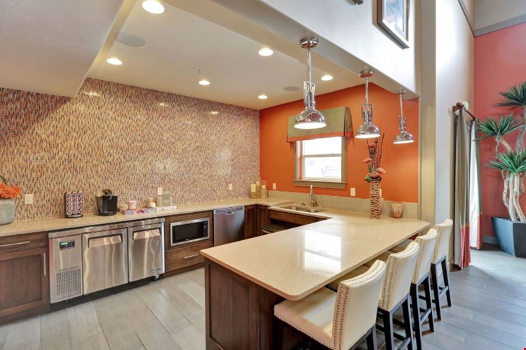 Meadowbrook Station Apartments Image 3