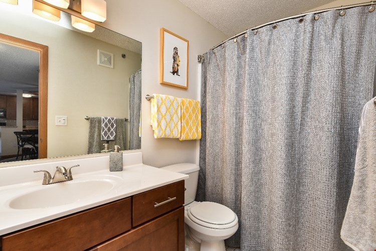 Minnetonka Hills Apartments Image 9