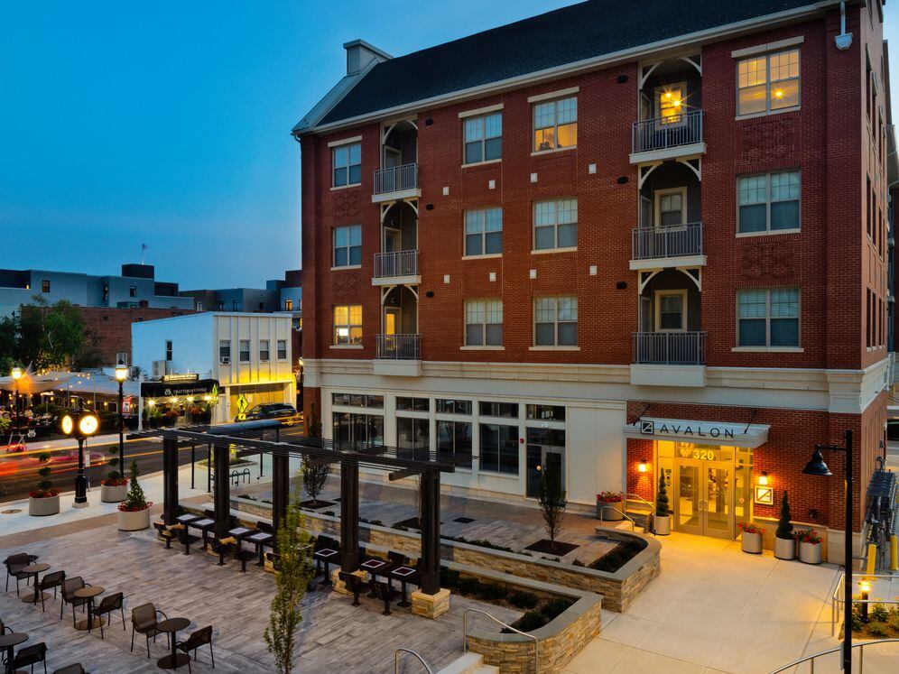 Direct access to Halstead Avenue retail